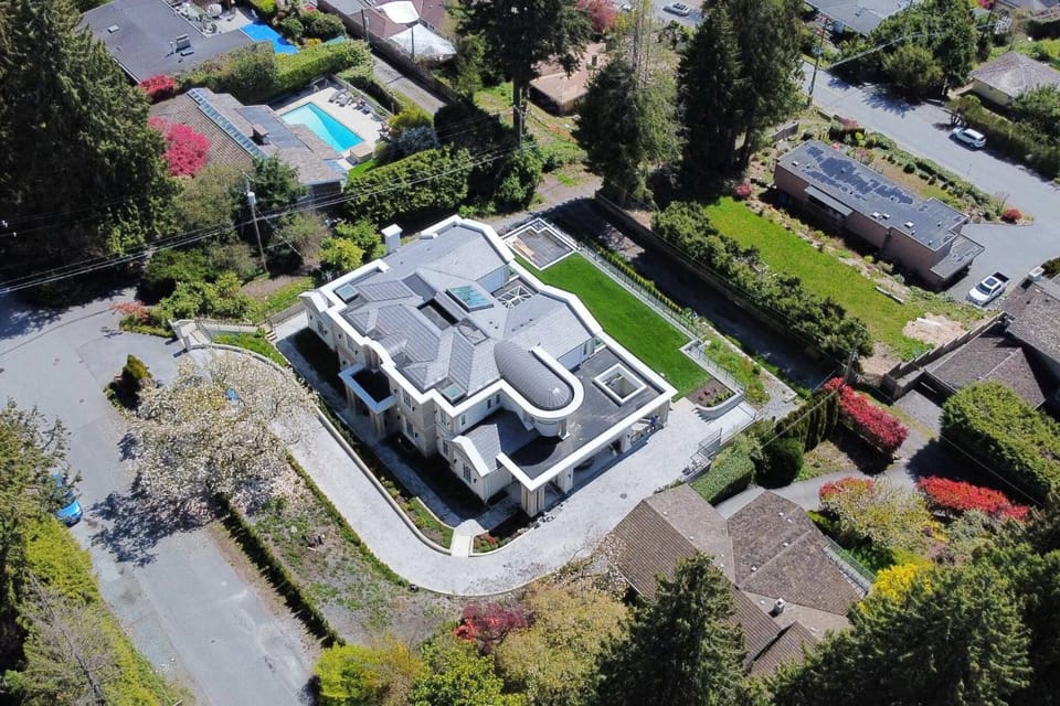 West Van Luxury Retreat 2BR 2BA Oceanview Bed and Breakfast in West Vancouver