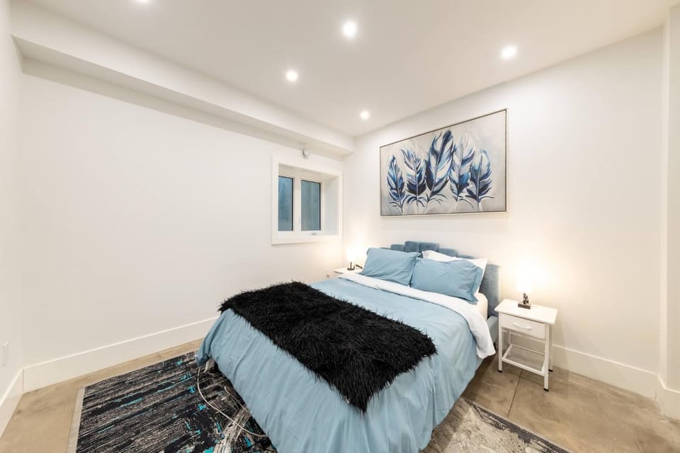 Bed, Decorative detail, Bedroom