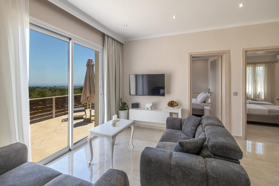 Communal lounge/ TV room, Living room, Seating area