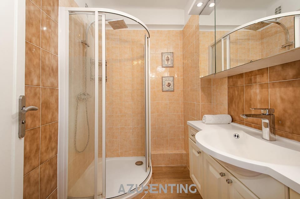 Shower, Bathroom, hair dryier