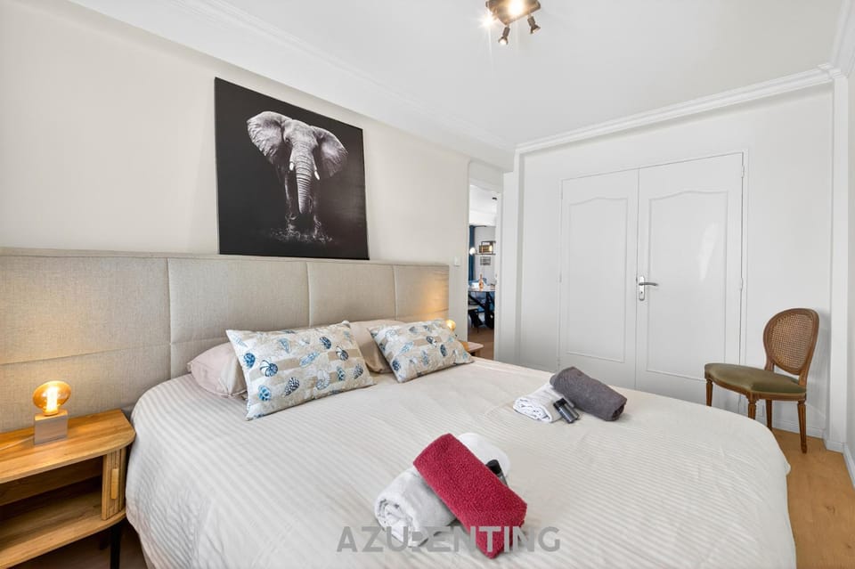 Bed, Photo of the whole room, Bedroom, towels, wardrobe