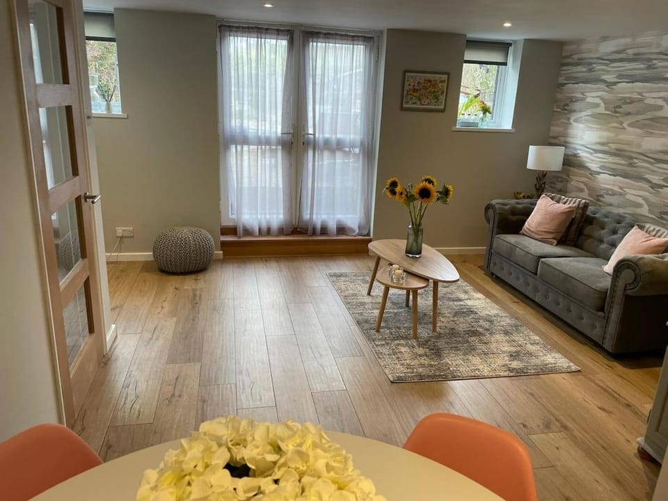 Brook Lodge, One bed house in AONB Dorset with swimming pool House in North Dorset District