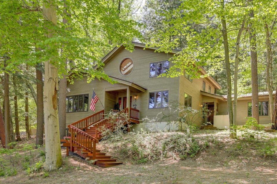 Glen Arbor Home w/ Glen Lake Access & Shared Dock! House in Glen Lake