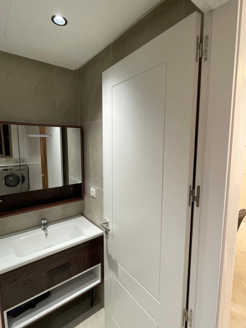 Appartement neuf première main à louer par jour à résidence La Playa, Mansouria Bien équipé, propre, moderne et dans une résidence calme et sécurisée, proche de la plage Apartment in Casablanca-Settat