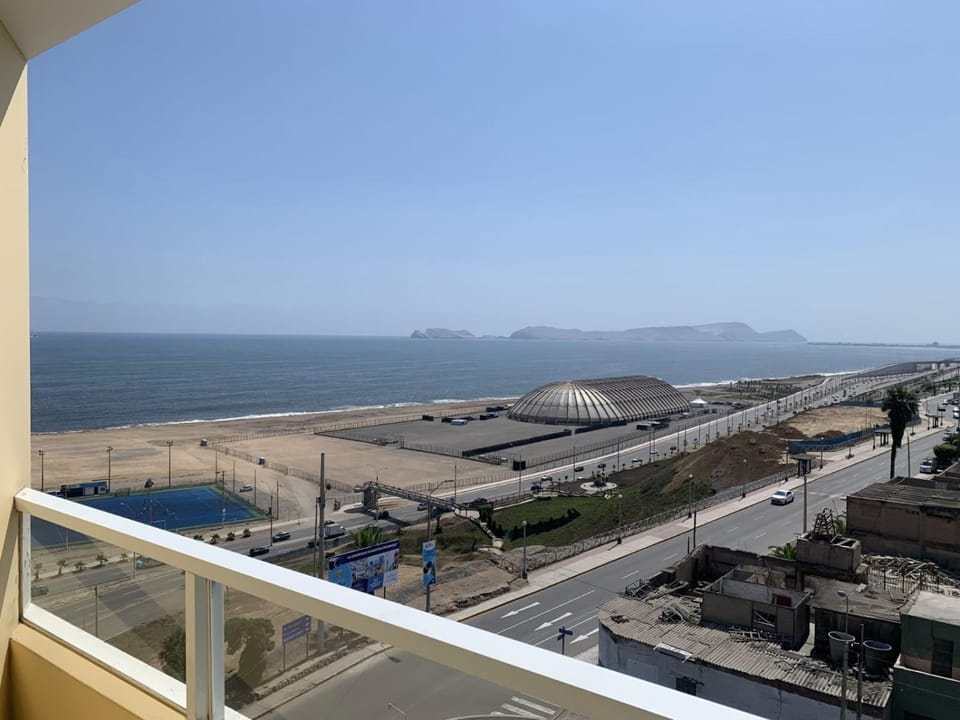 Amplio Departamento Familiar en San Miguel Cerca al Malecón Costanera, WiFi, TV y Cocina Equipada Apartment in Callao Region, Peru