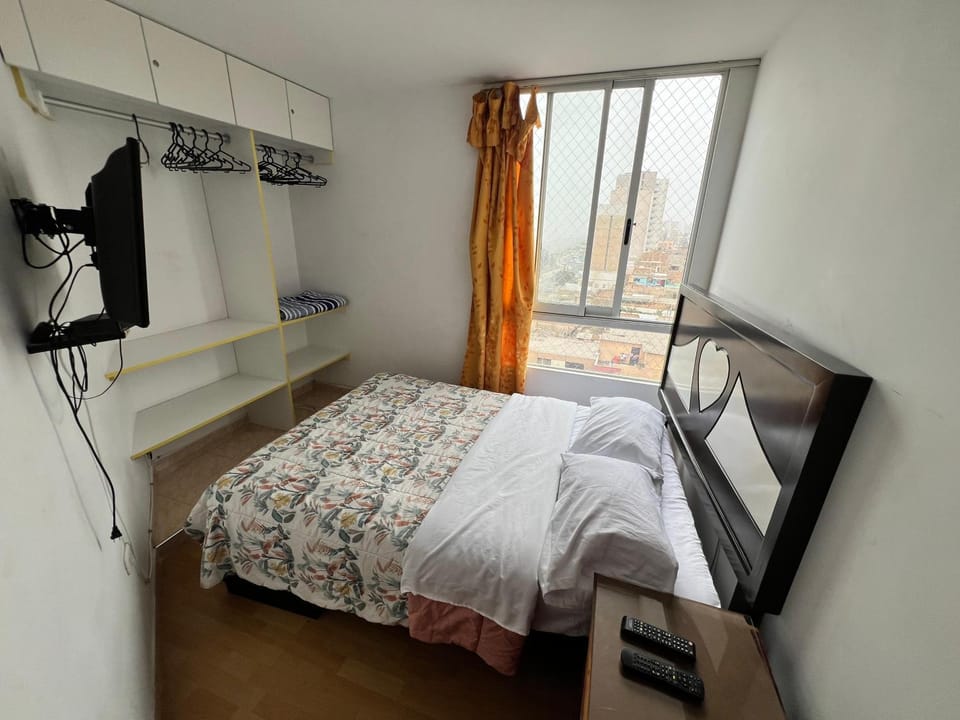 Amplio Departamento Familiar en San Miguel Cerca al Malecón Costanera, WiFi, TV y Cocina Equipada Apartment in Callao Region, Peru