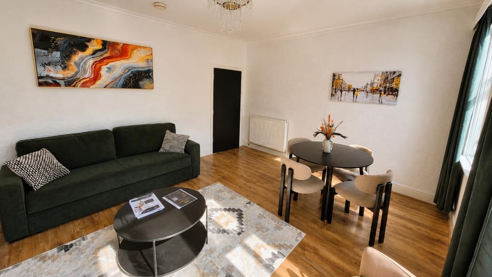 Living room, Street view