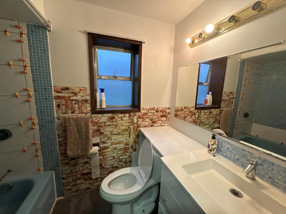 Near BC Place & YVR Airport, Free Parking - Victorian Homestay Vacation rental in Vancouver