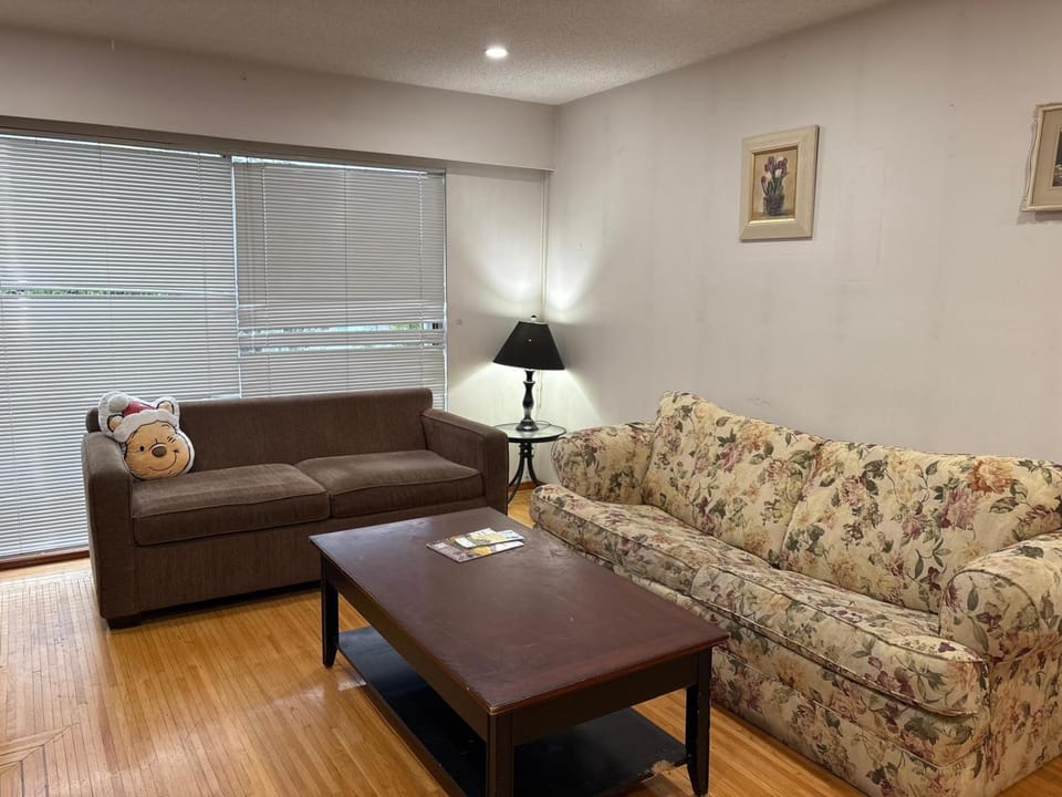 Near BC Place & YVR Airport, Free Parking - Victorian Homestay Vacation rental in Vancouver
