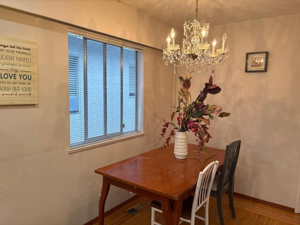 Near BC Place & YVR Airport, Free Parking - Victorian Homestay Vacation rental in Vancouver