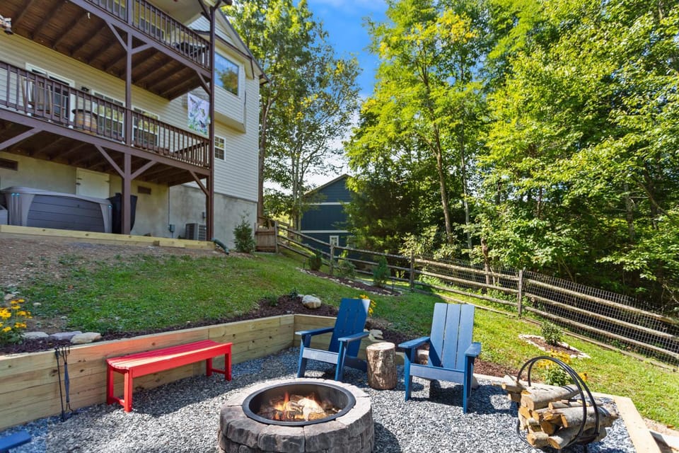 Stairway to Heaven Appalachian Ski Mountain House in Watauga