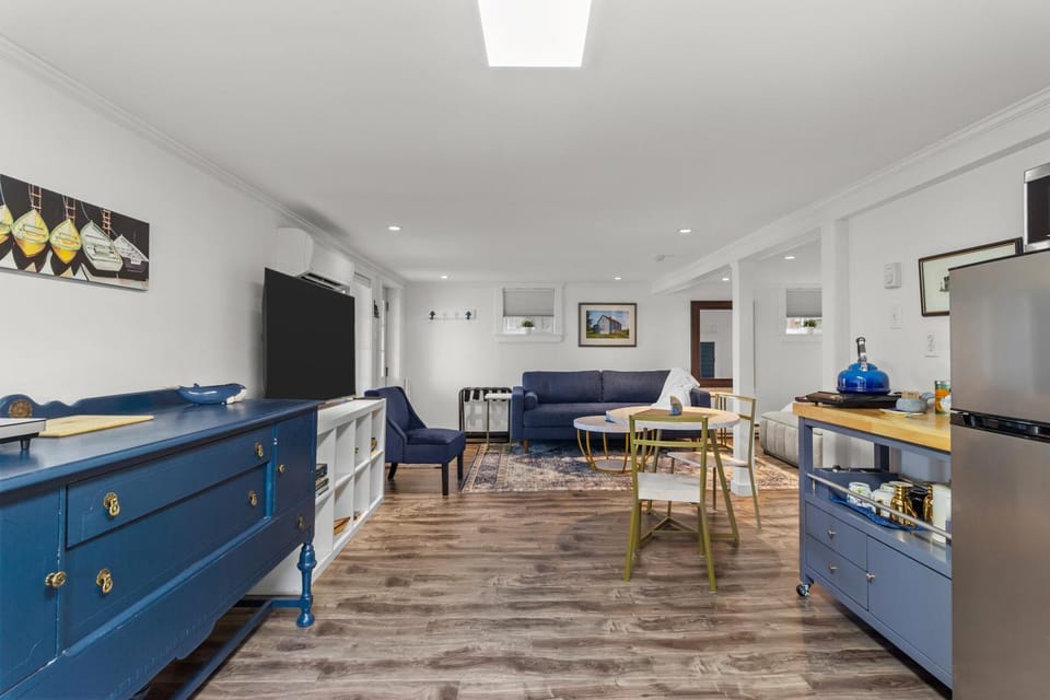 The Whistling Kettle King Studio Near Downtown Apartment in St Johns