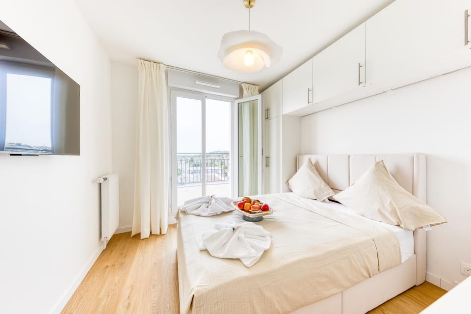 Bed, Photo of the whole room, Bedroom, internet, towels