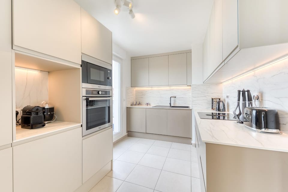 Coffee/tea facilities, Kitchen or kitchenette, dishwasher, oven, stove, toaster