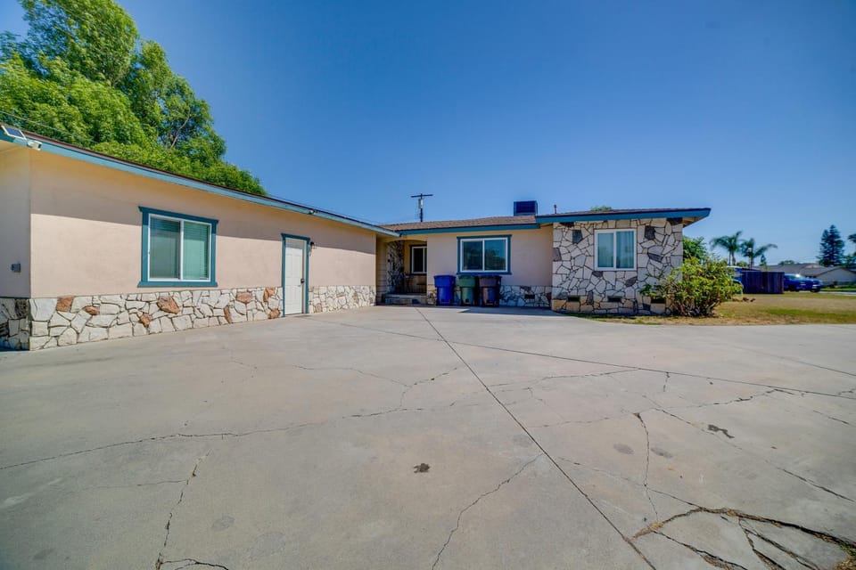 Commuter Friendly! Extended Stay in Riverside House in Riverside