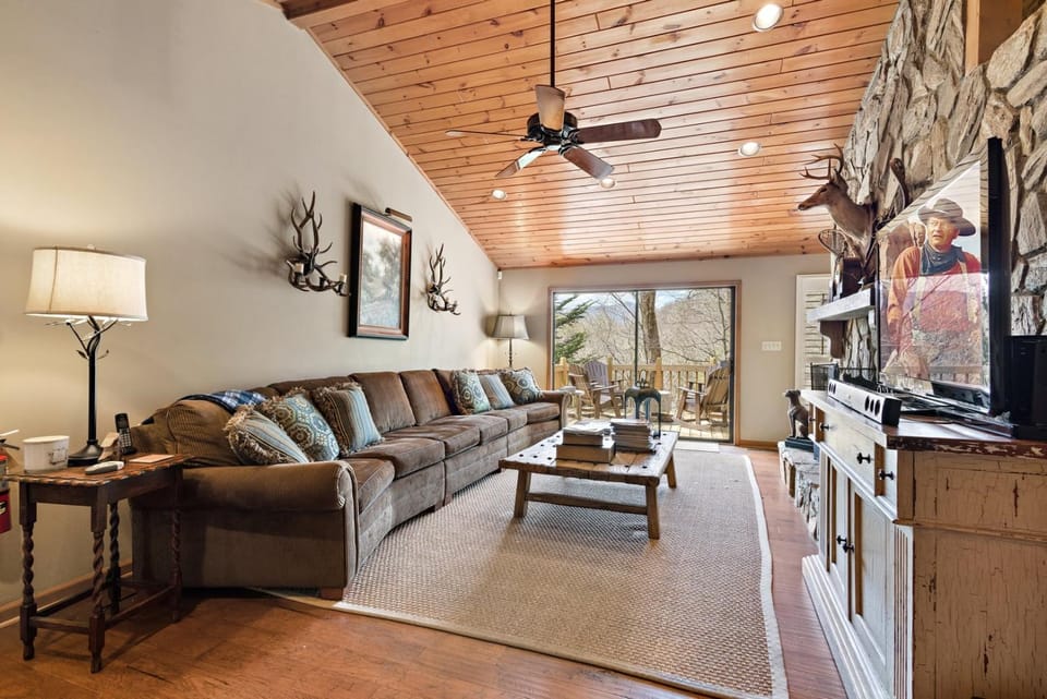 Laurel Ridge Lodge at Blowing Rock High Country House in Watauga