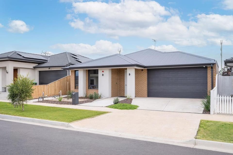 Verdant Hill Brand New Friendly Home House in Truganina
