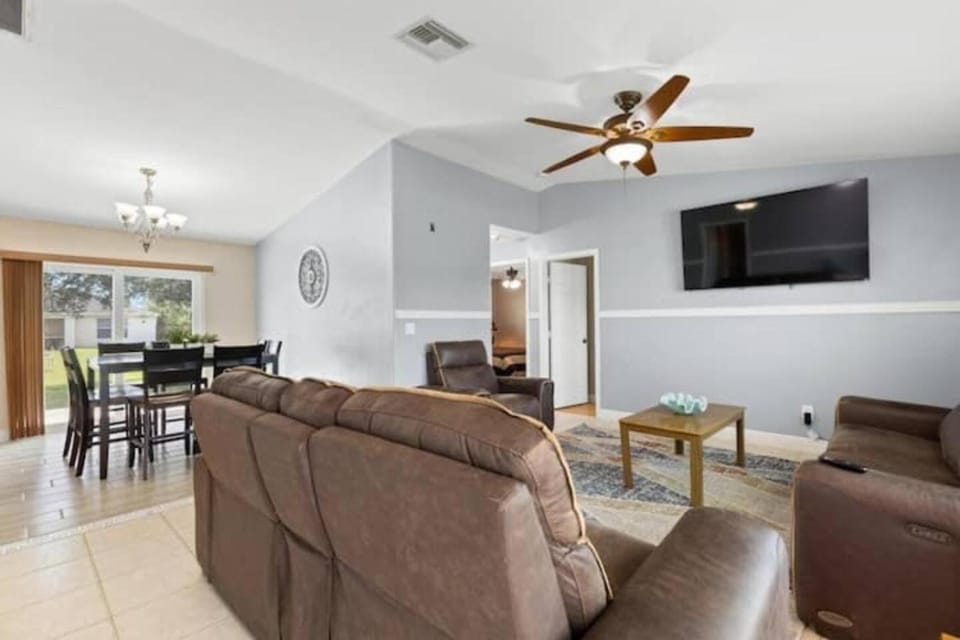 Villa Varges Be our Guest House in Lehigh Acres