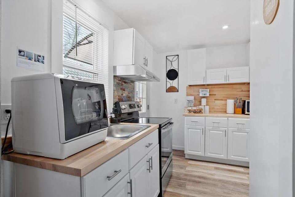 Entire unit with Backyard Apartment in Lake Winnisquam