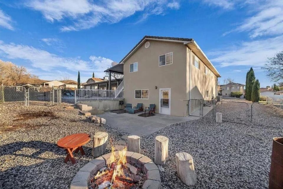 Zion Family Retreat with Private Pool, Hot Tub and Game Room House in La Verkin