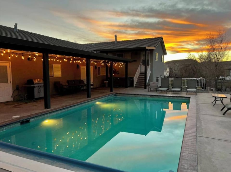Zion Family Retreat with Private Pool, Hot Tub and Game Room House in La Verkin