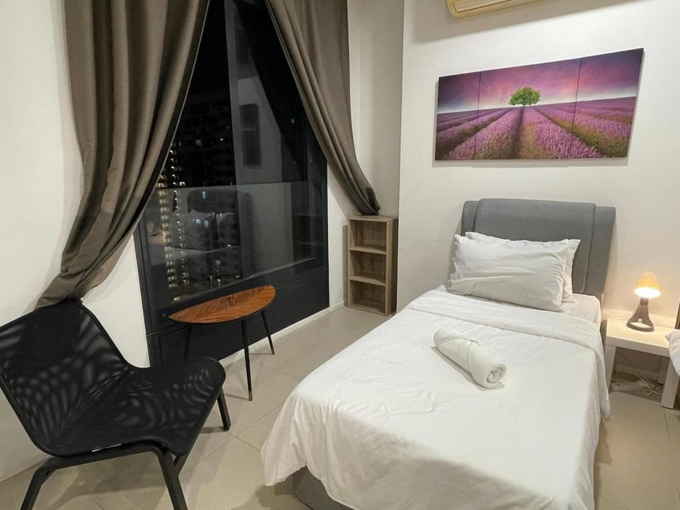 1-5 pax, Arcoris SOHO, Studio Unit, Spacious Unit Apartment in Petaling Jaya