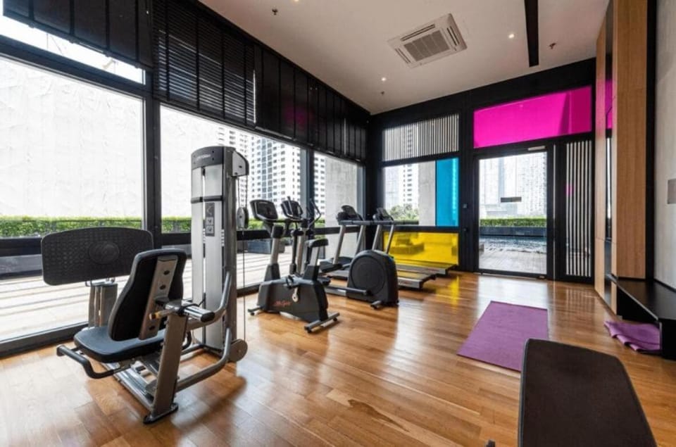 1-5 pax, Arcoris SOHO, Studio Unit, Spacious Unit Apartment in Petaling Jaya