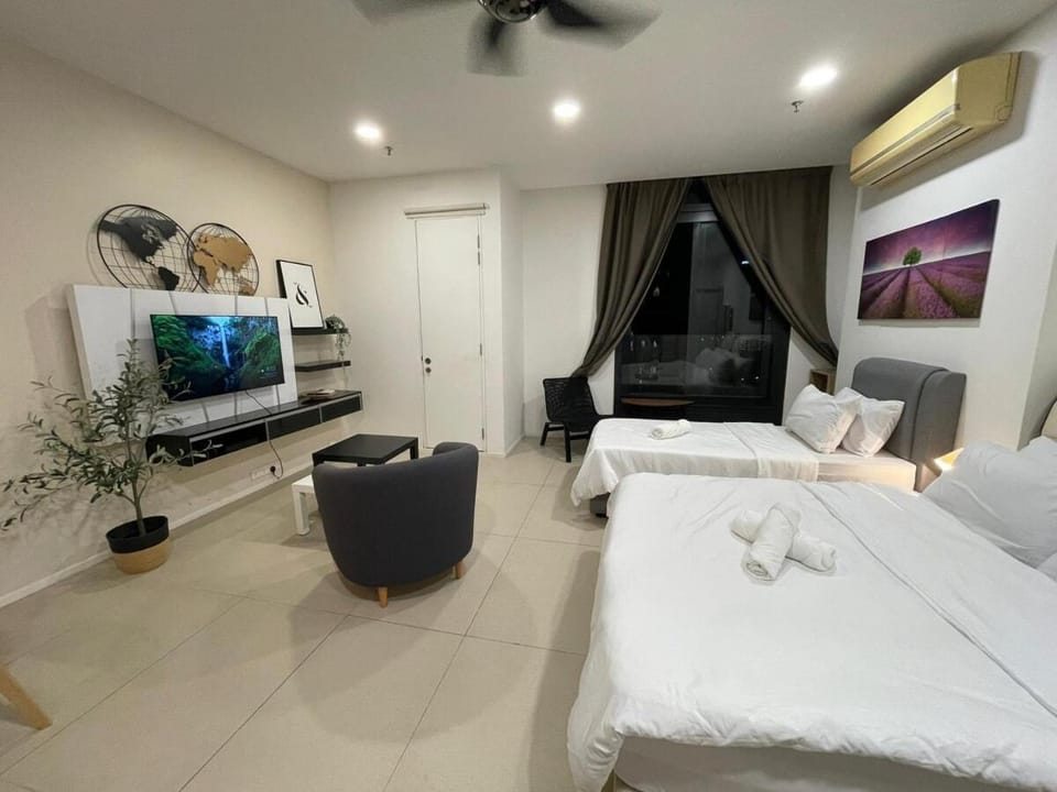 1-5 pax, Arcoris SOHO, Studio Unit, Spacious Unit Apartment in Petaling Jaya
