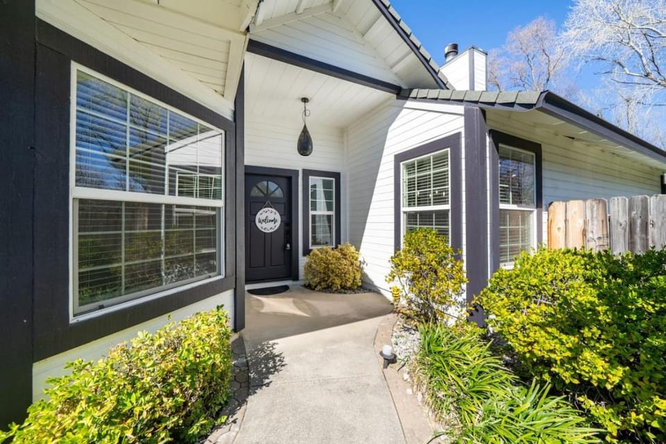 Martinique House in Redding