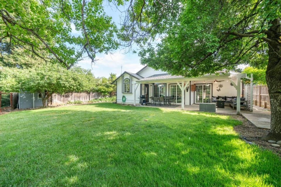 Martinique House in Redding