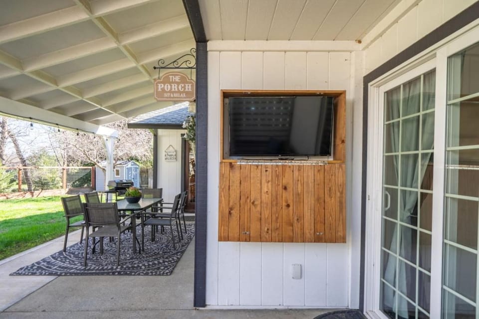 Martinique House in Redding