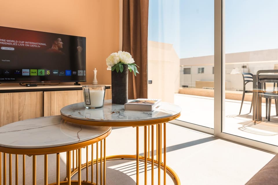 Cayden Penthouse Suites - 5 Minutes to St Julians Apartment in Malta