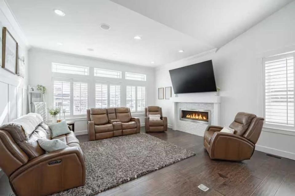 Luxury Family Retreat with Hot Tub and Games Apartment in Ammon