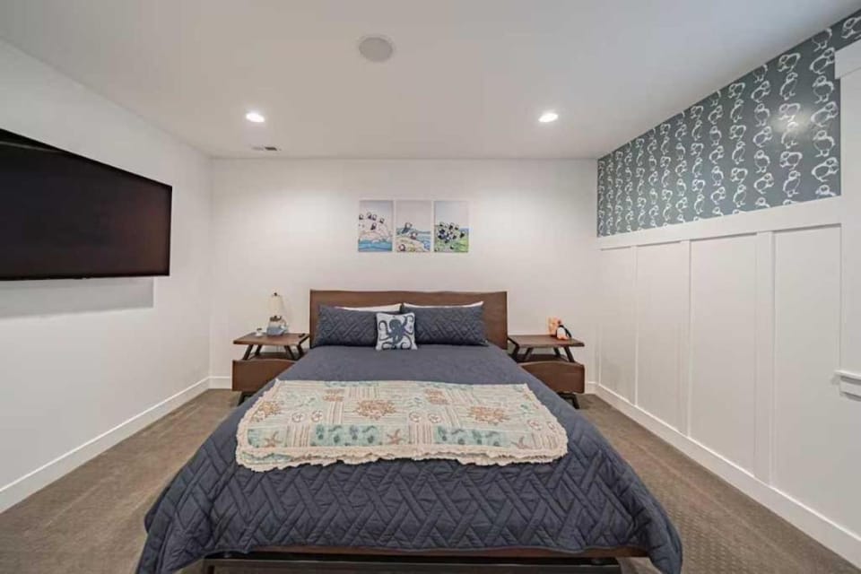 Luxury Family Retreat with Hot Tub and Games Apartment in Ammon