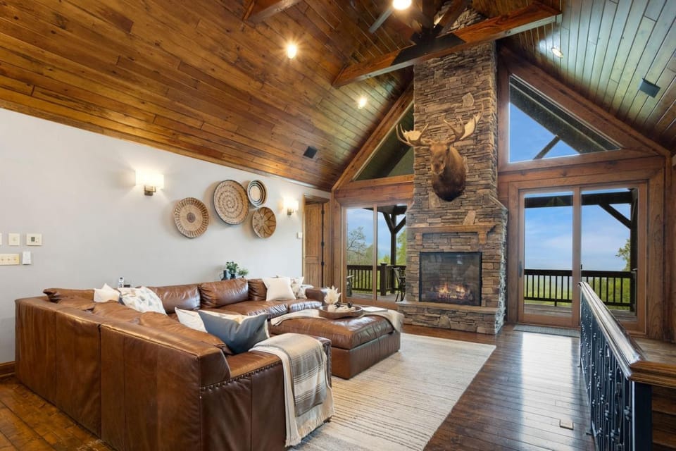 Mountain Laurel Lodge House in Watauga