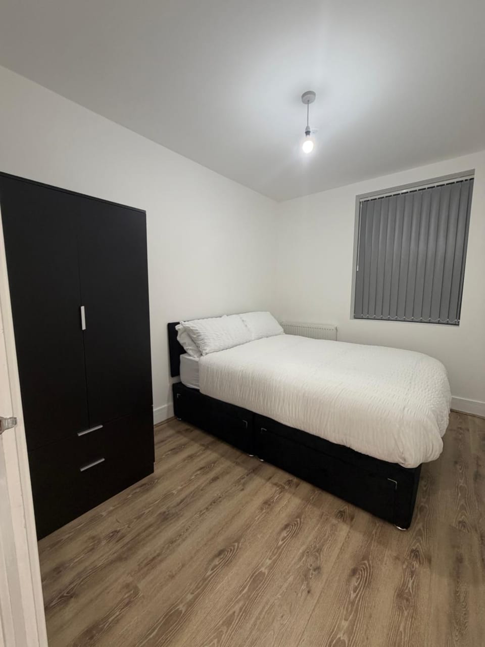 Serene 2- BDR Apartment , Free parking, Sleeps 6 Apartment in Wolverhampton
