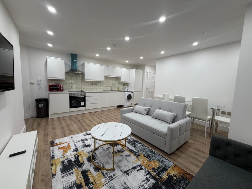 Serene 2- BDR Apartment , Free parking, Sleeps 6 Apartment in Wolverhampton