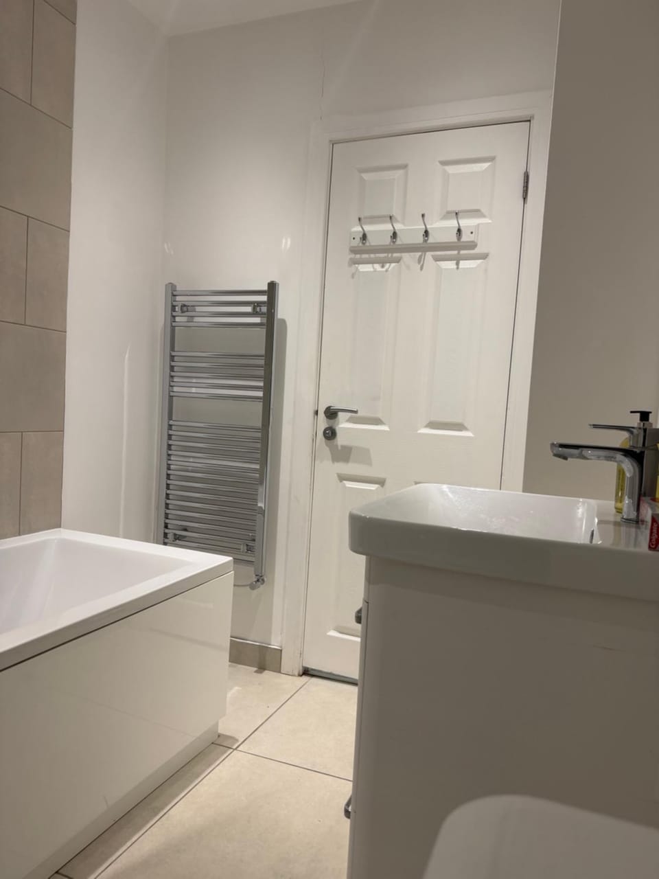 Serene 2- BDR Apartment , Free parking, Sleeps 6 Apartment in Wolverhampton