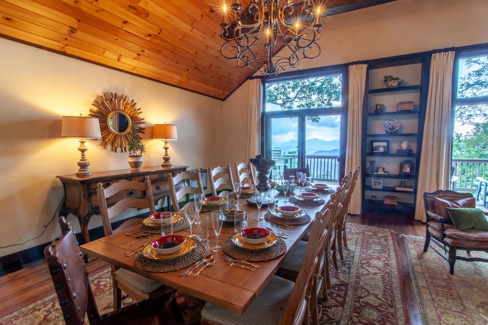 Pinnacle View Lodge House in Boone