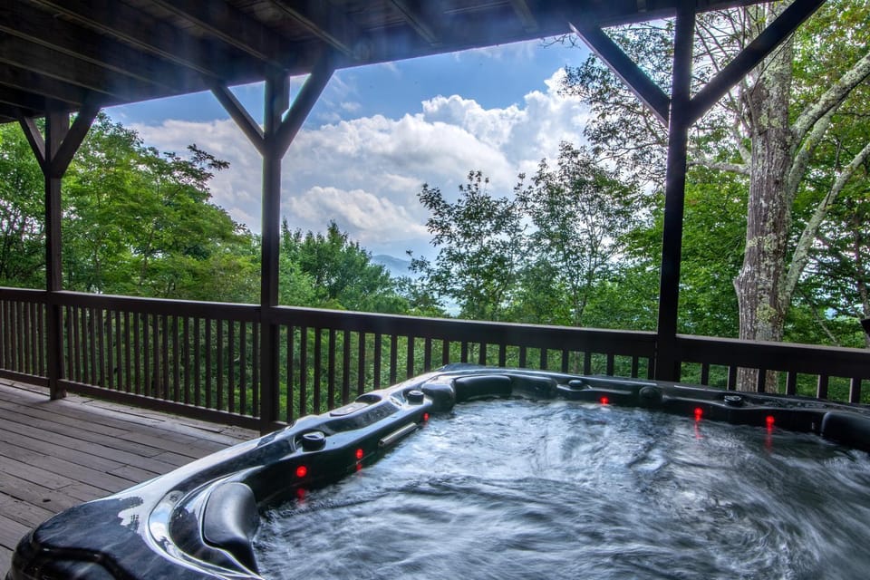 Pinnacle View Lodge House in Boone