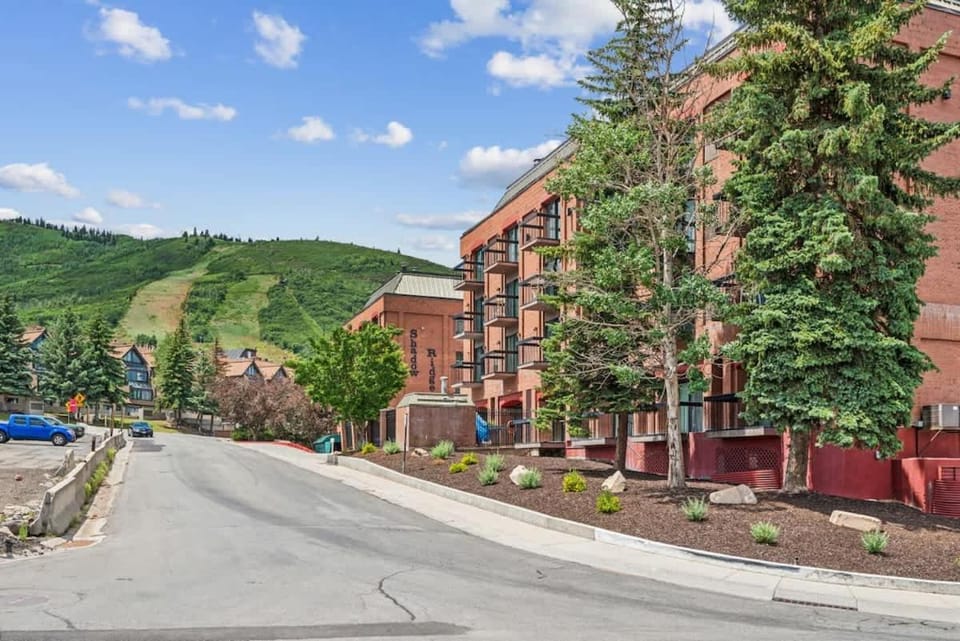 Luxe Park City Condo with 2 King Bed Rooms 4 Beds Apartment in Park City