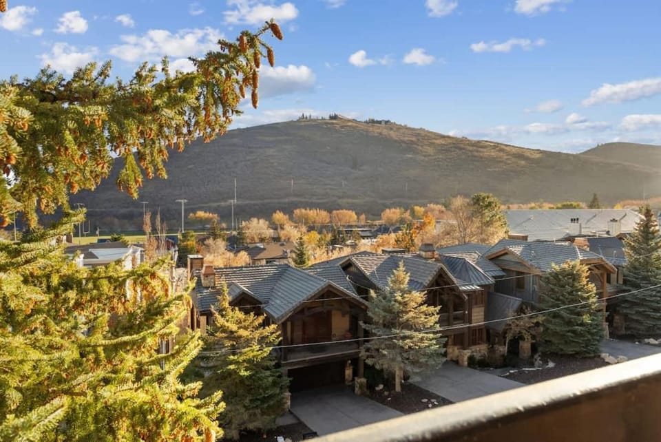 Luxe Park City Condo with 2 King Bed Rooms 4 Beds Apartment in Park City