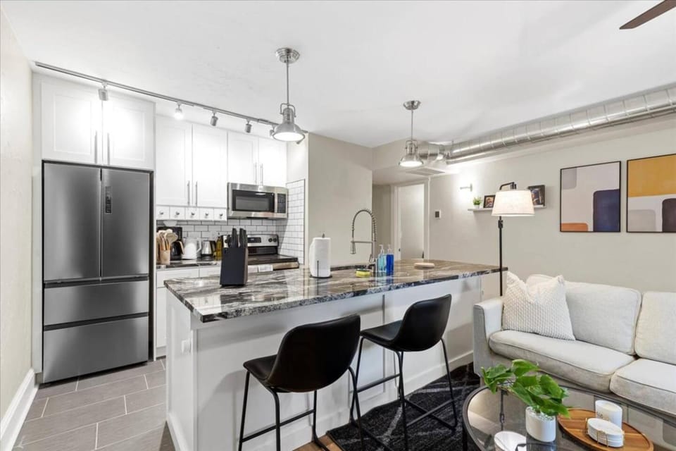 Cozy 2BR Apt Stay Near Frick Park and Downtown Apartment in Pittsburgh