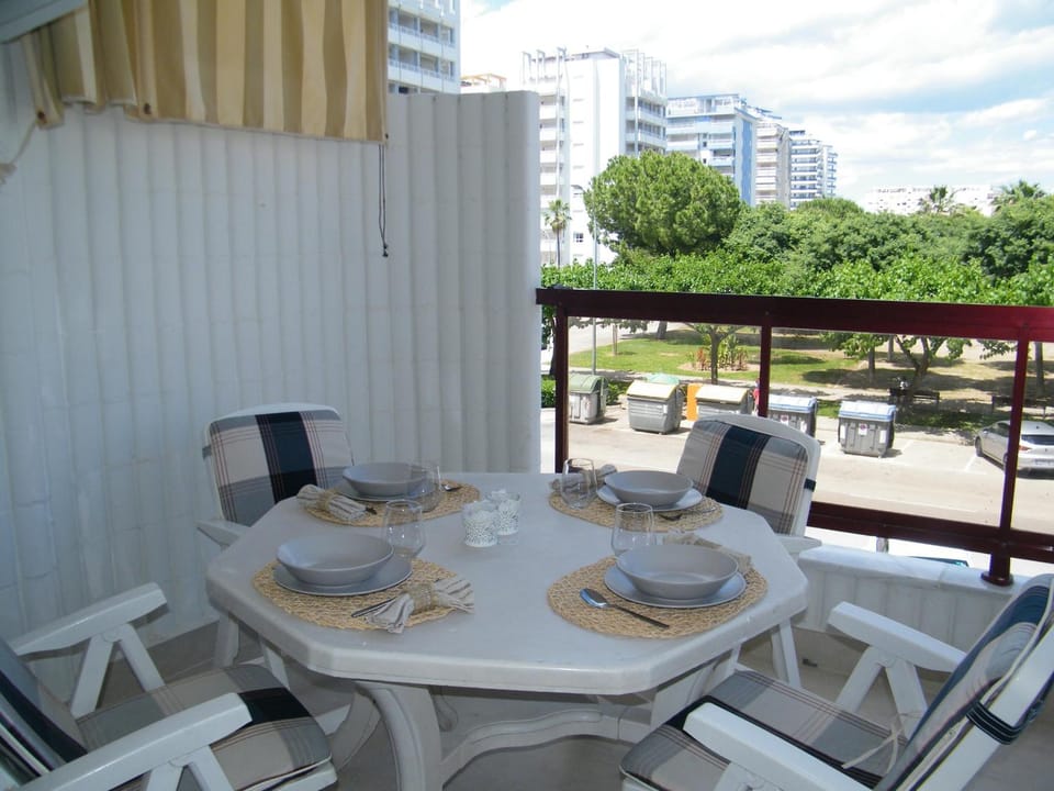 Apartamento vista al mar, AC y parking en playa de Gandia EXCLUSIVO FAMILIAS - ES-314-43 Apartment in Safor