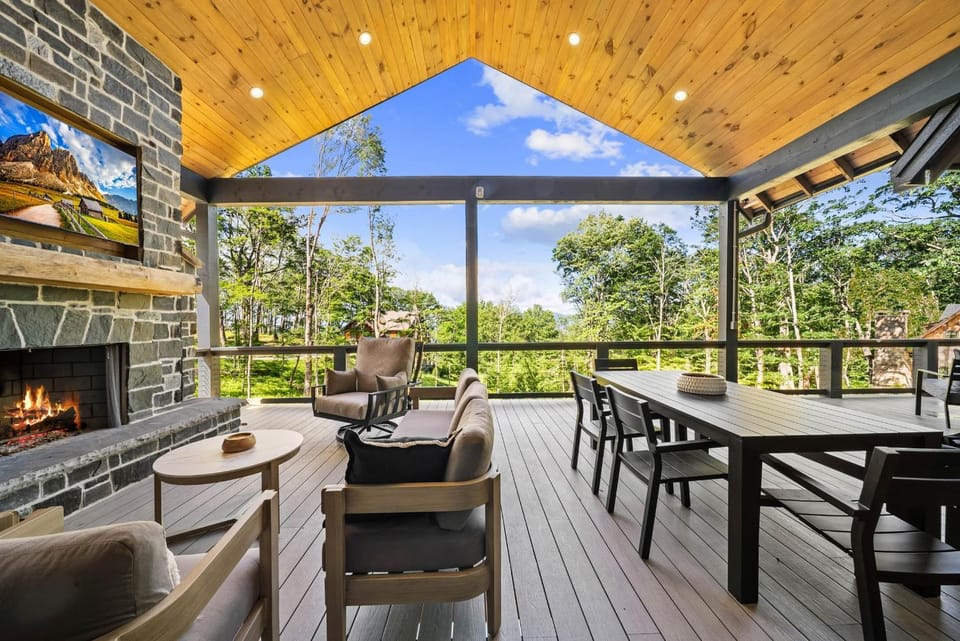 Losts Bark Lodge at Eagles Nest with Pool table House in Beech Mountain