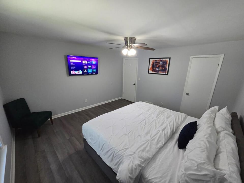 Gate City Getaway Apartment in Forest Park