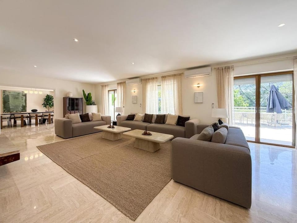Villa Sarah - Luxury Villa Near Cannes 10 Suites Villa in Mougins