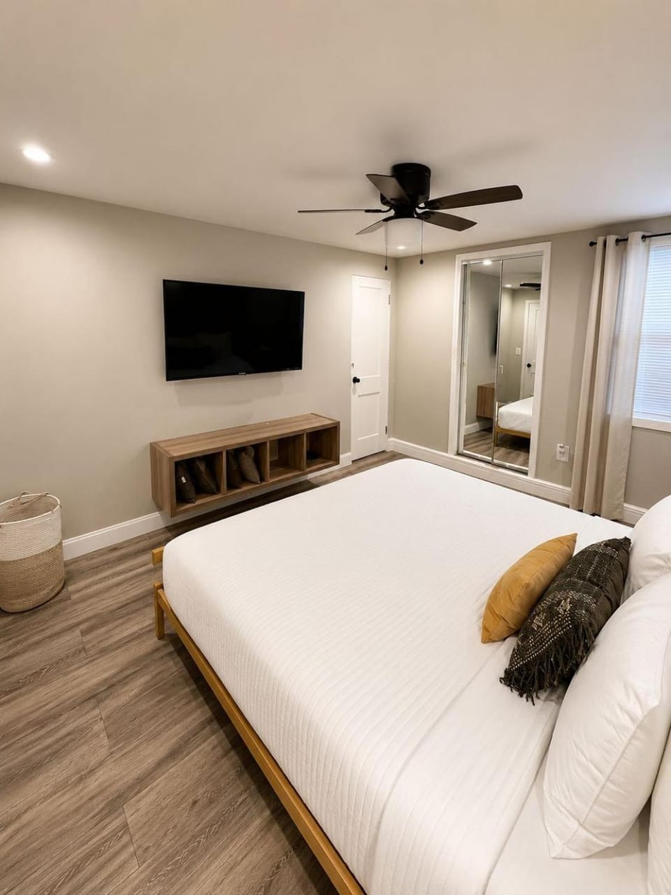 Modern 2BR Free Parking Near Brickell Apartment in Coral Gables