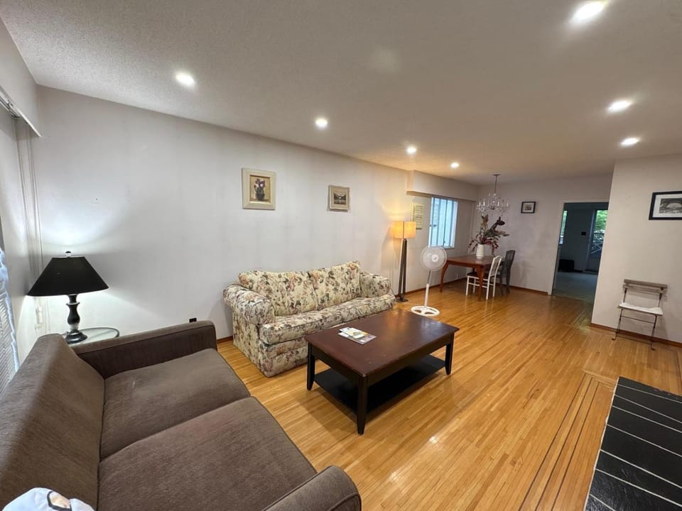 Vancouver Guesthouse Near BC Place & Airport - Free Parking Vacation rental in Vancouver