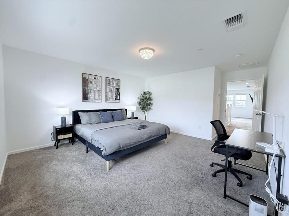 10445 Luxury 5B 3B Near Casino AC n Prking GreatNeighbors Villa in Elk Grove